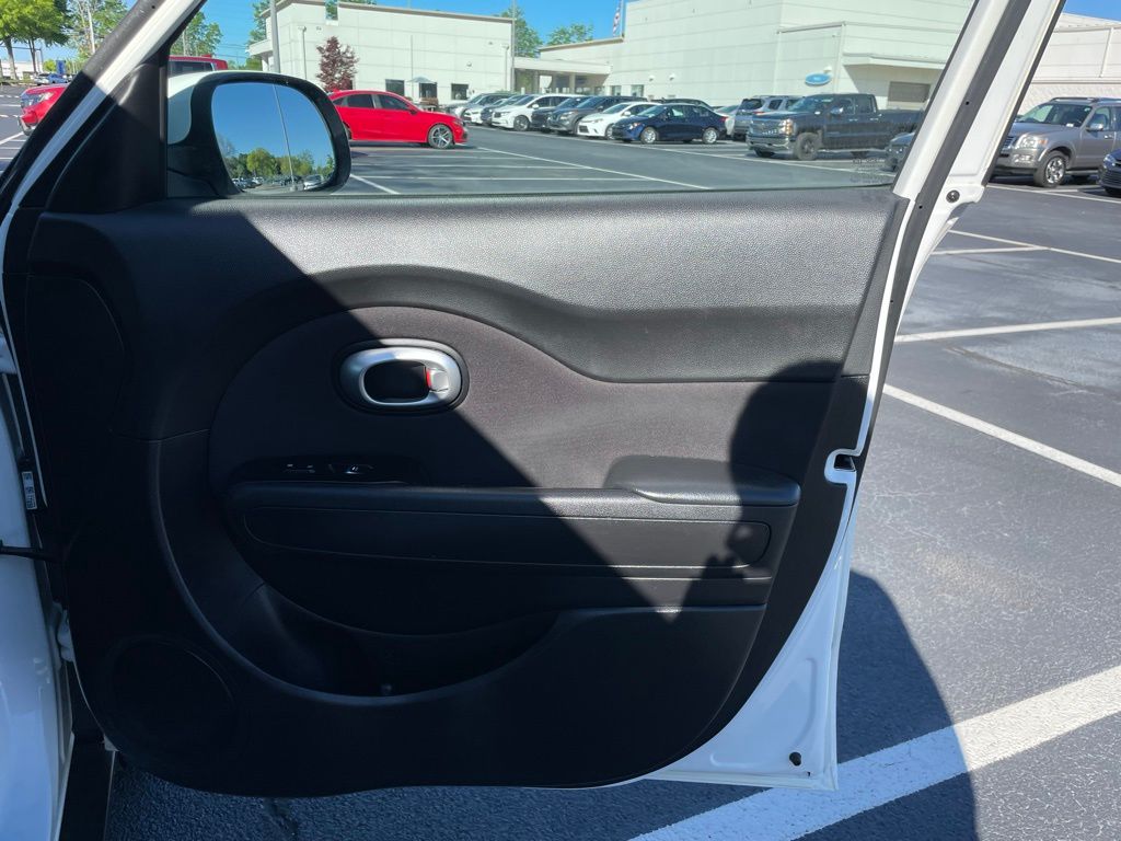 Thumbnail: 2018 Kia Soul - 28