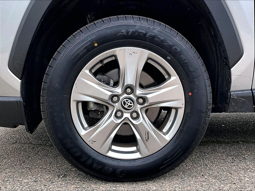 2024 Toyota RAV4 — photo 7