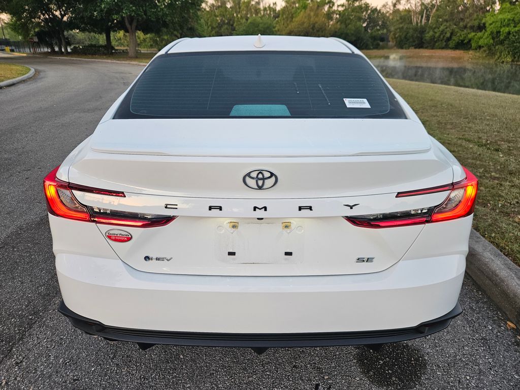 2025 Toyota Camry SE 4
