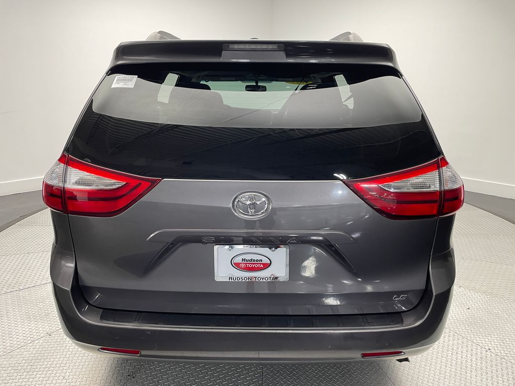 Thumbnail: 2017 Toyota Sienna - 6