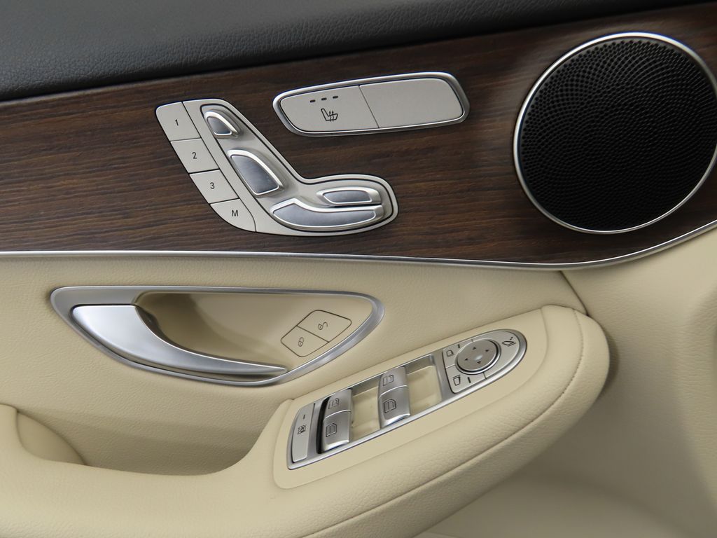 2022 Mercedes-Benz GLC 300 23