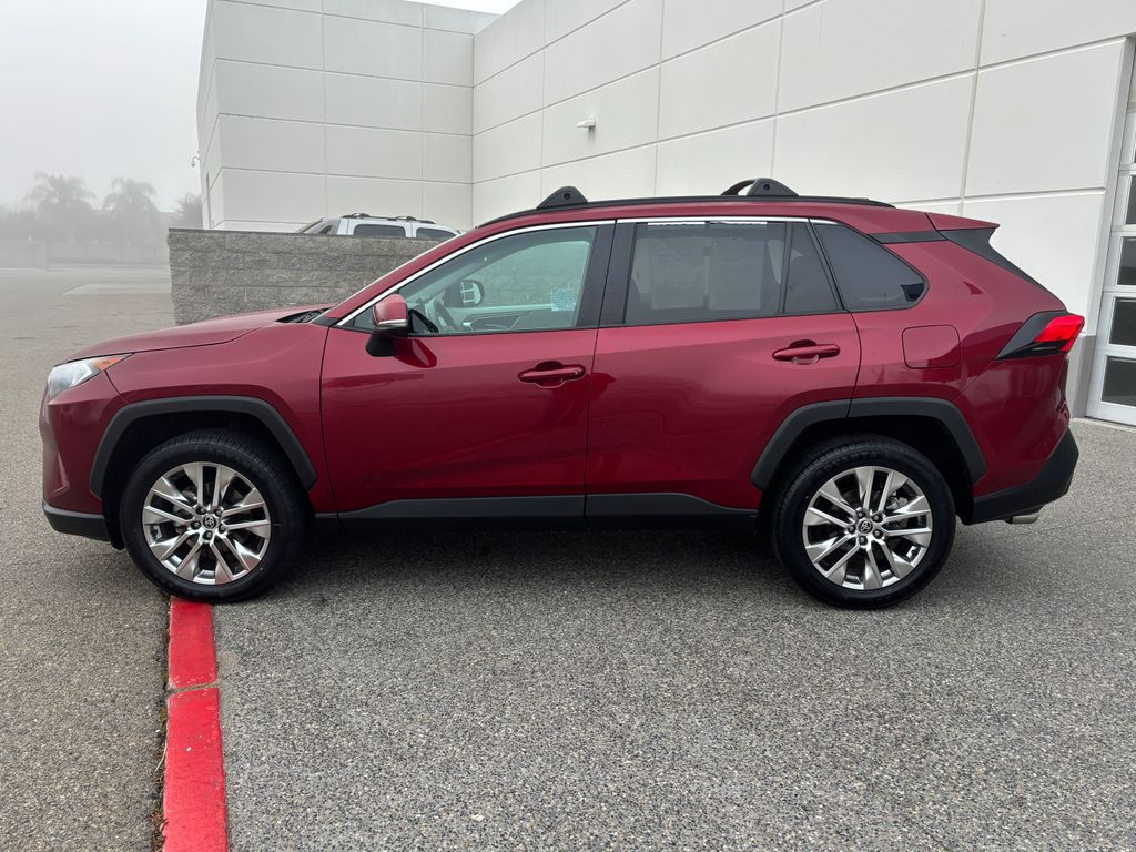 Thumbnail: 2021 Toyota RAV4 - 8