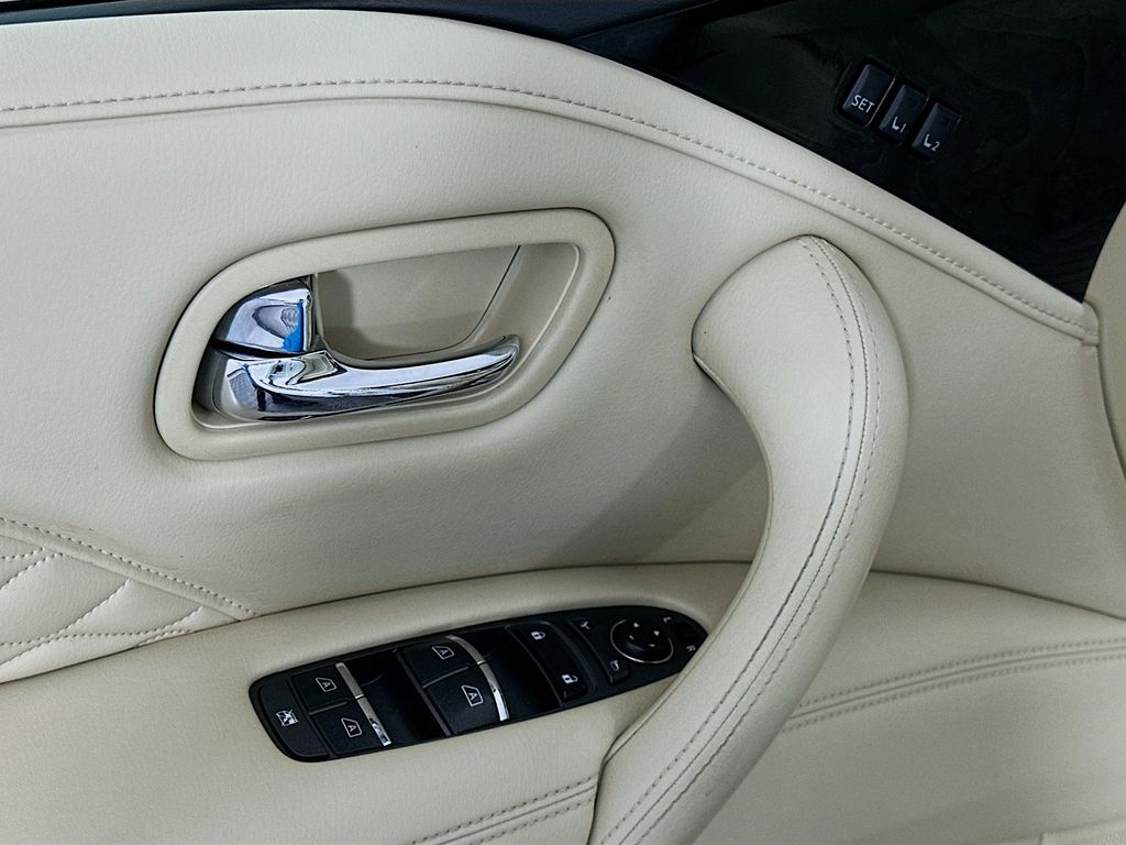 Thumbnail: 2019 INFINITI QX80 - 18