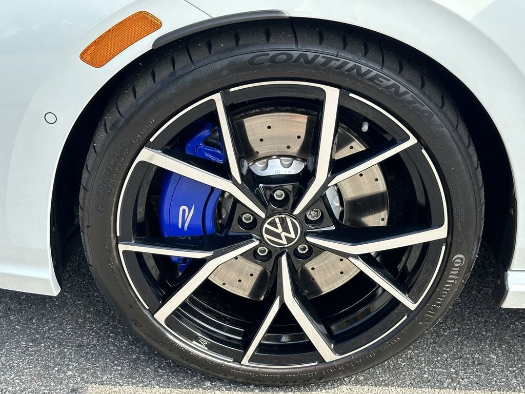 2024 Volkswagen Golf R 2.0T 13