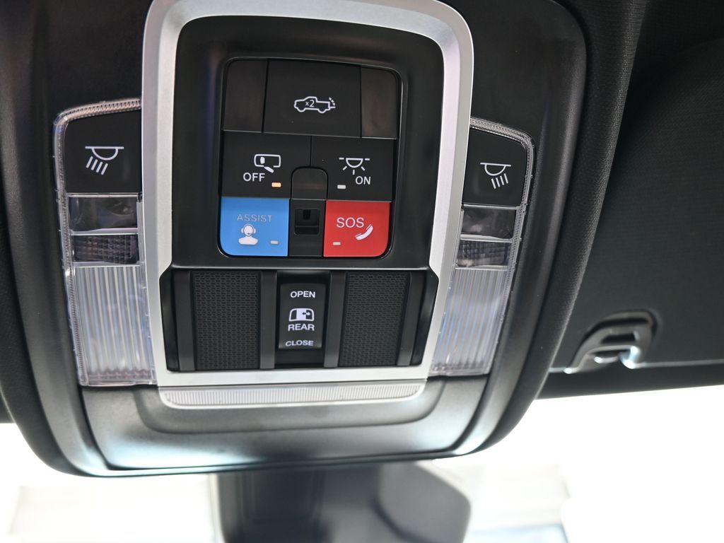 Used 2025 Diamond Black Crystal Pearlcoat Ram Big Horn/Lone Star image 32