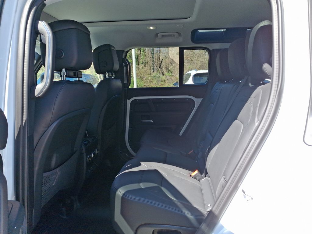 2025 Land Rover Defender 110 9