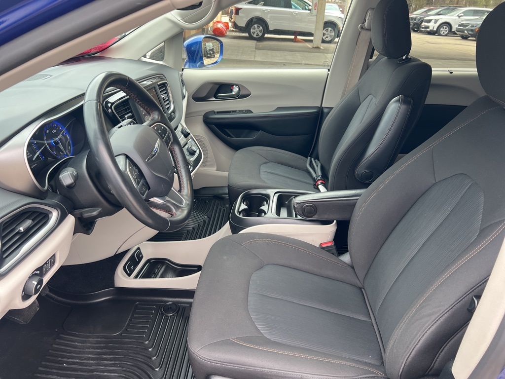 2020 Chrysler Pacifica Touring photo