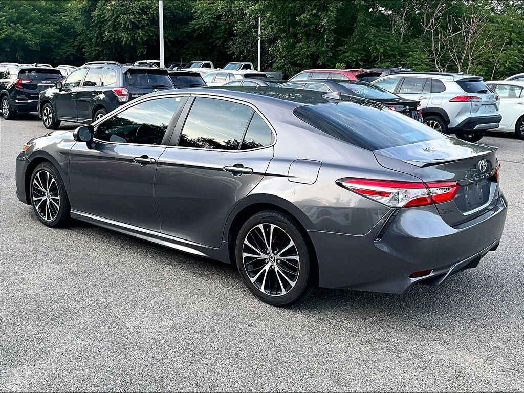 2020 Toyota Camry — photo 5