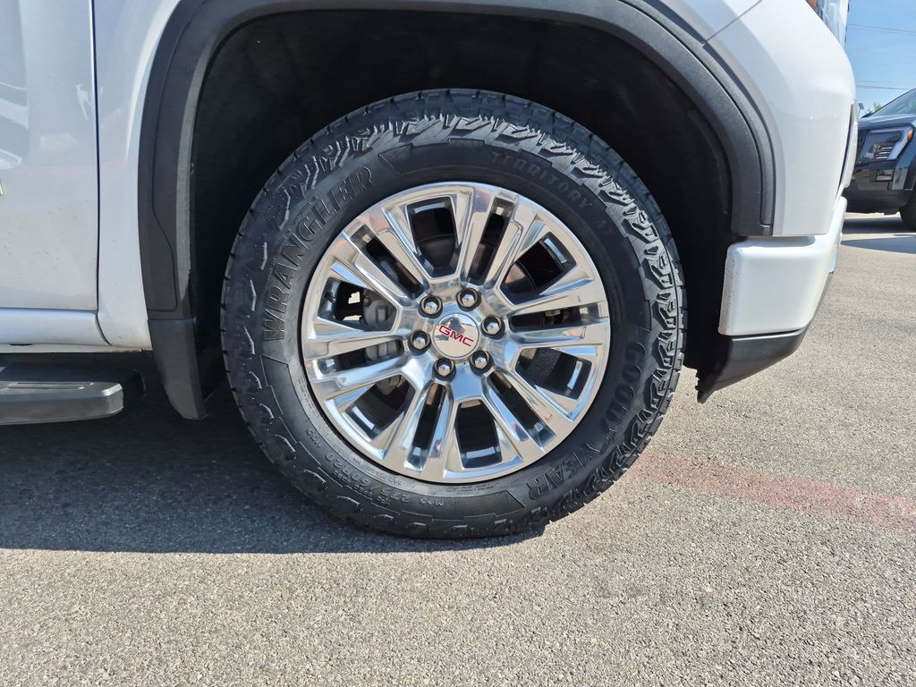 Used 2023 White GMC Denali image 18