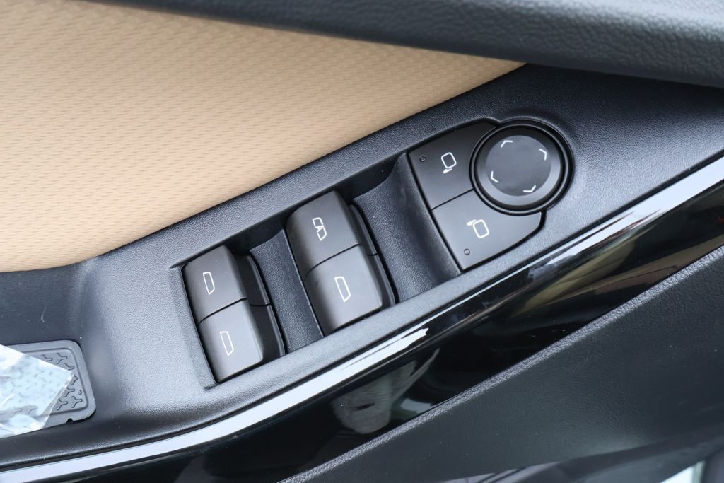 Thumbnail: 2026 Chevrolet Equinox - 17