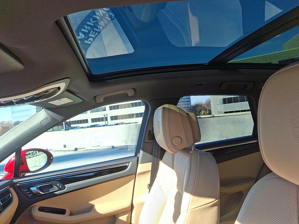 Thumbnail: 2025 Porsche Macan - 18