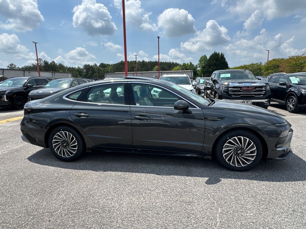 2025 Hyundai Sonata Hybrid Limited photo 3