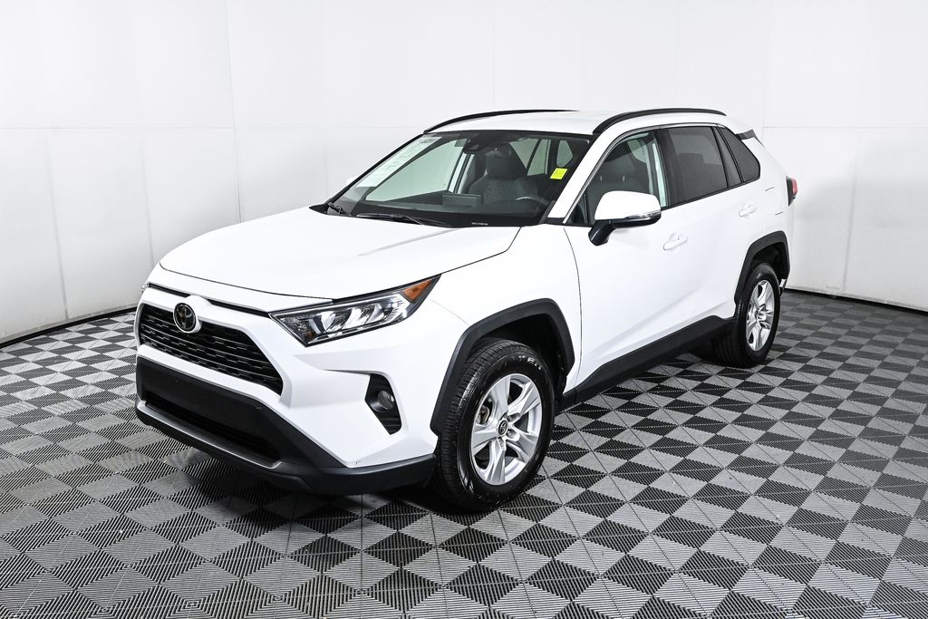 2020 Toyota RAV4 XLE 3