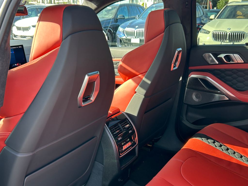 2025 BMW X6 M 32