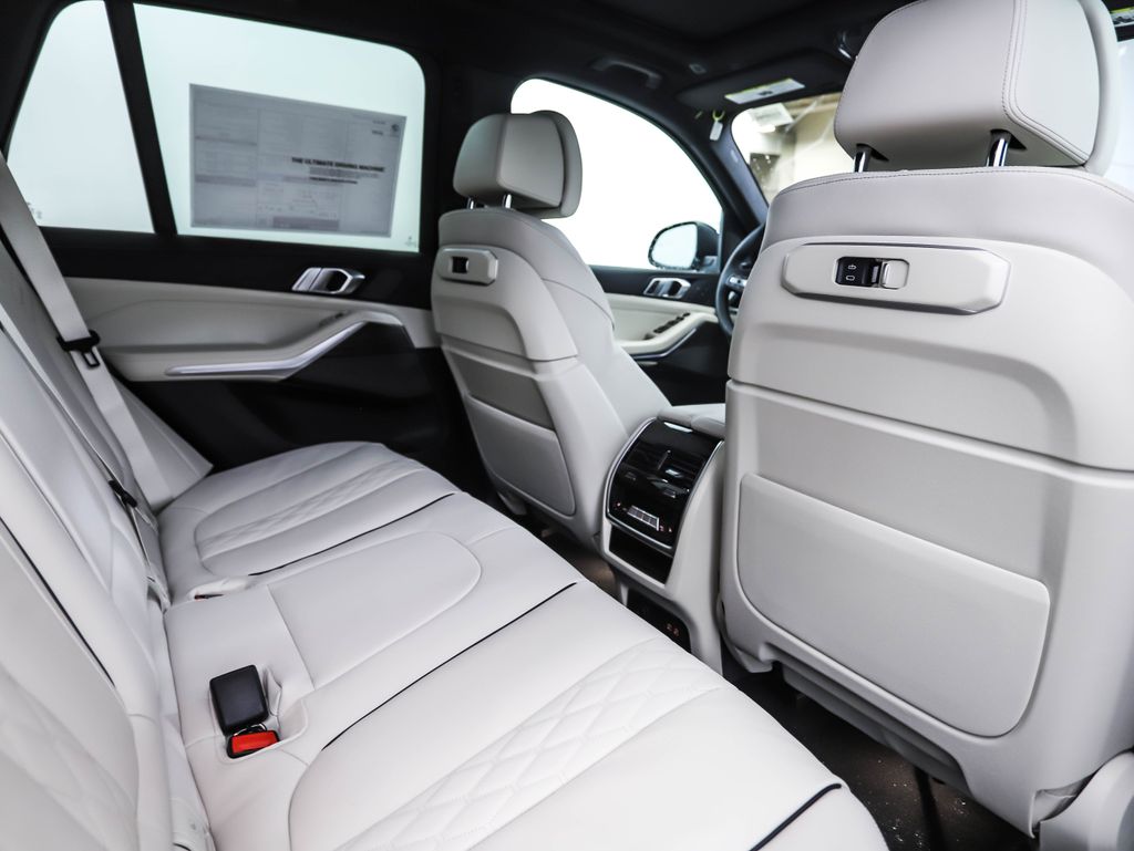 Thumbnail: 2026 BMW X5 - 25