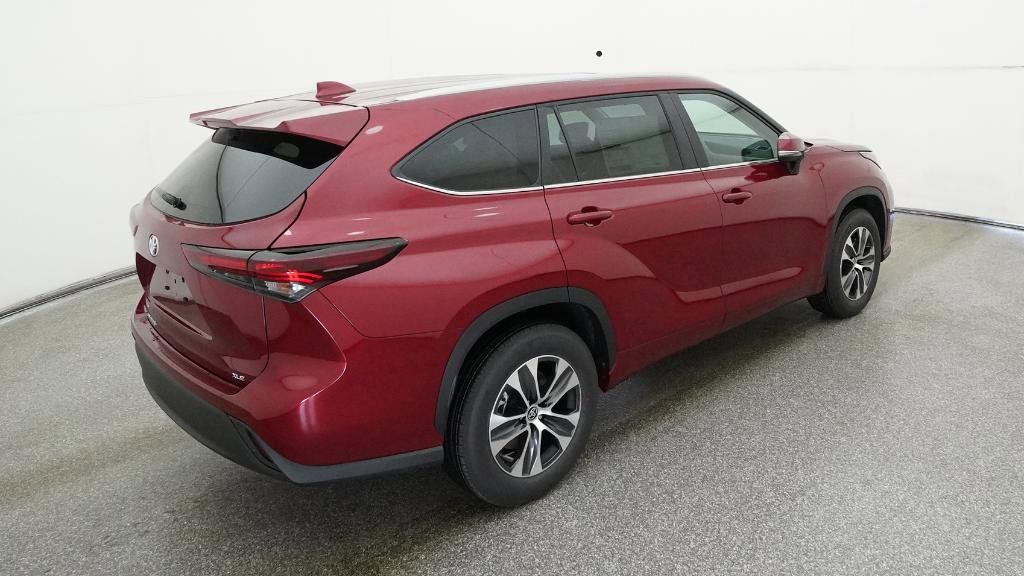 Thumbnail: 2025 Toyota Highlander - 18