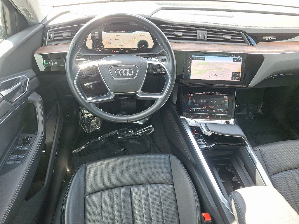 Thumbnail: 2019 Audi e-tron - 14