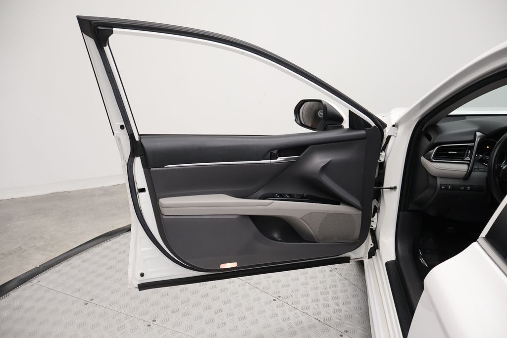 Thumbnail: 2019 Toyota Camry - 16