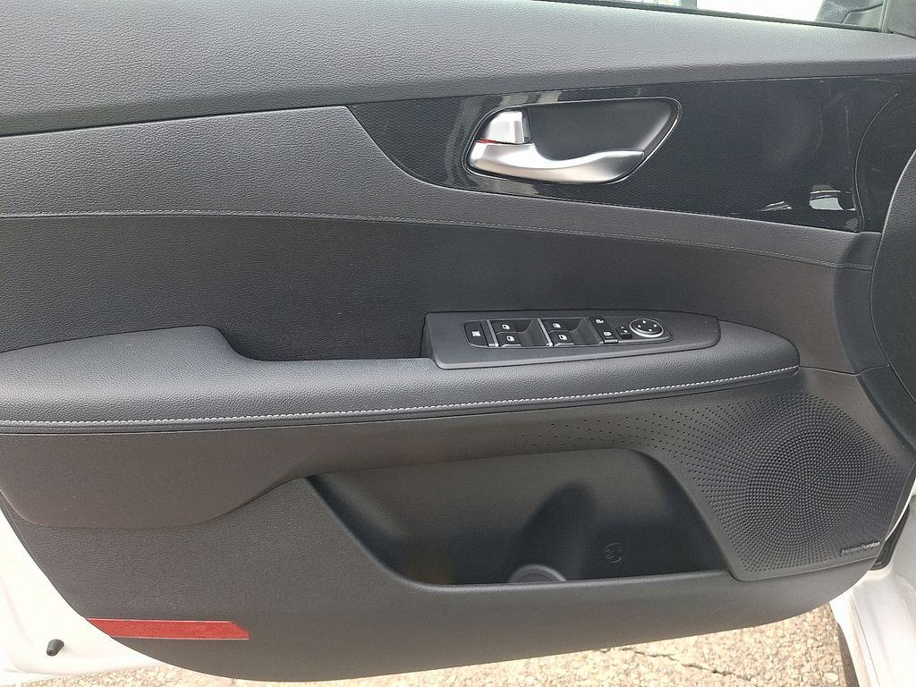 Thumbnail: 2023 Kia Forte - 12