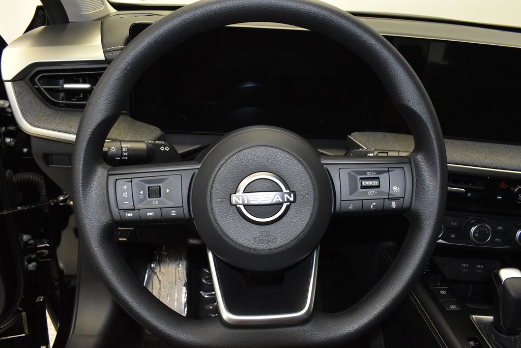 Thumbnail: 2025 Nissan Kicks - 16