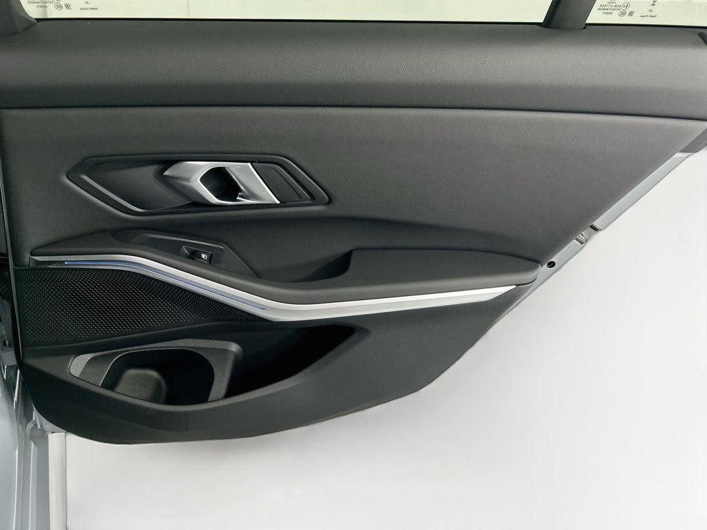 Thumbnail: 2026 BMW 3 Series - 26