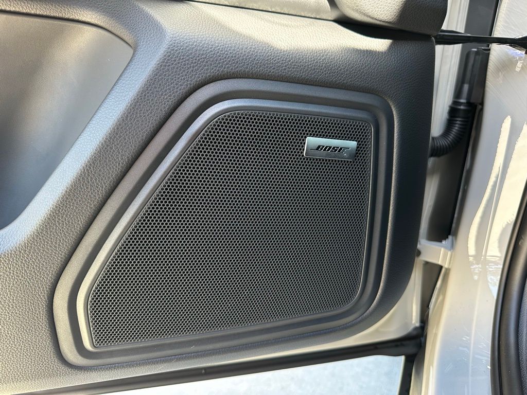 Thumbnail: 2026 Porsche Macan - 21