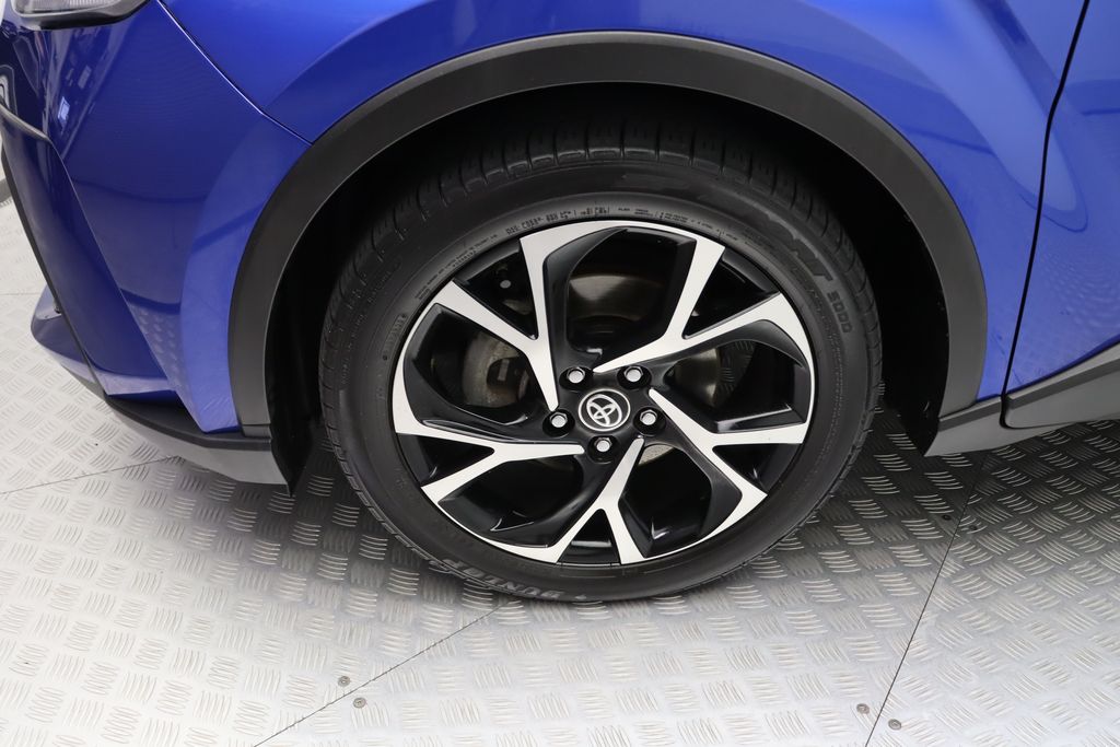 2021 Toyota C-HR LE 4