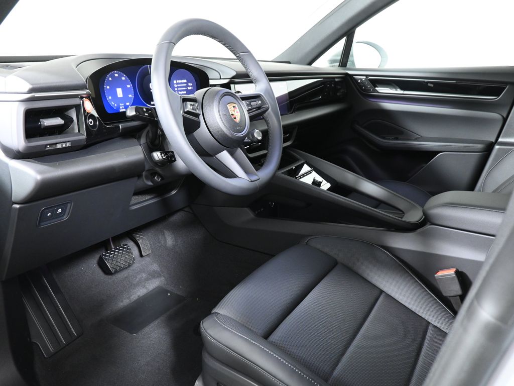 Thumbnail: 2025 Porsche Macan - 4