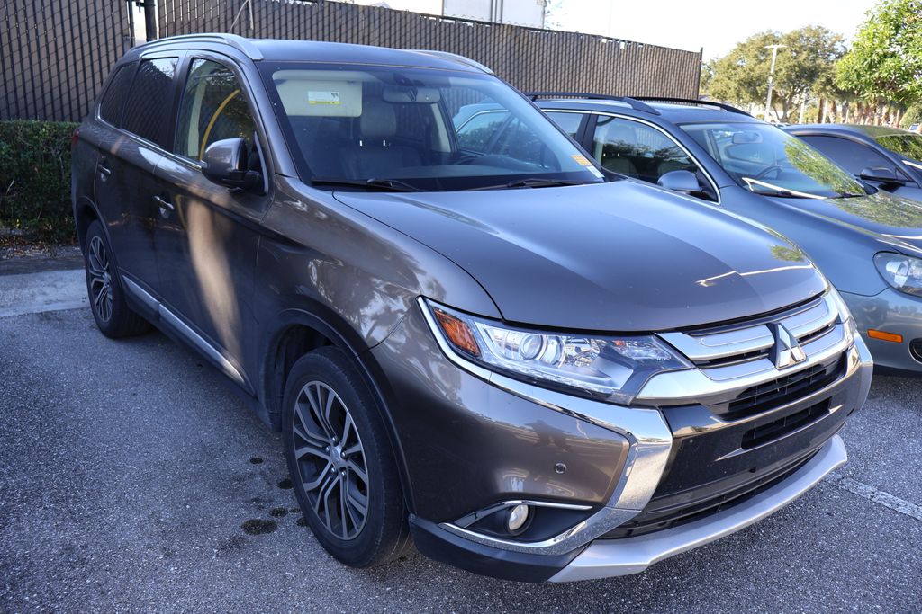 Thumbnail: 2017 Mitsubishi Outlander - 6