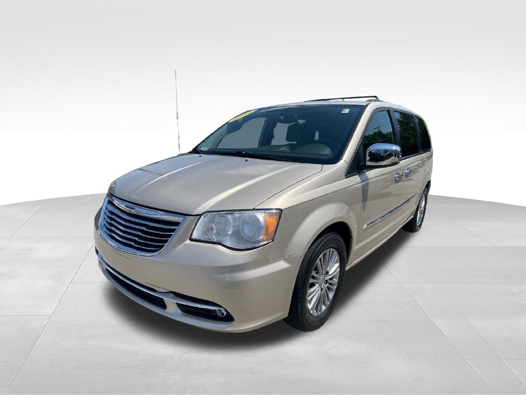 2013 Chrysler Town & Country #3