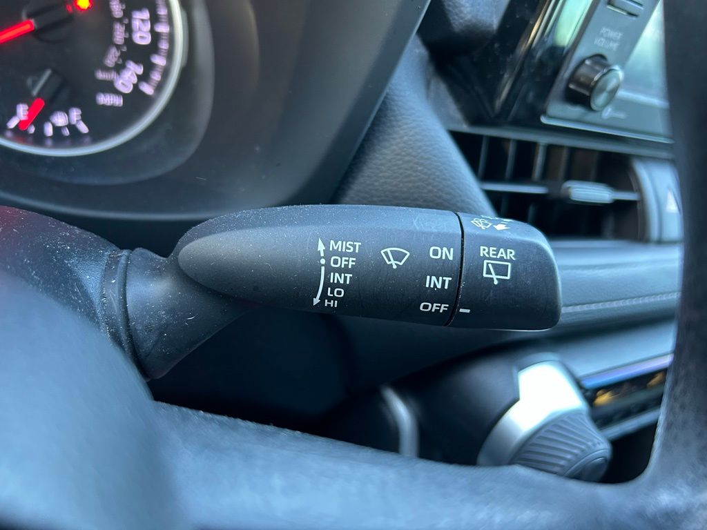 Thumbnail: 2022 Toyota RAV4 - 20