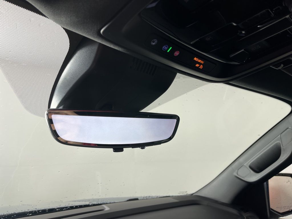 Thumbnail: 2026 Chevrolet Suburban - 32