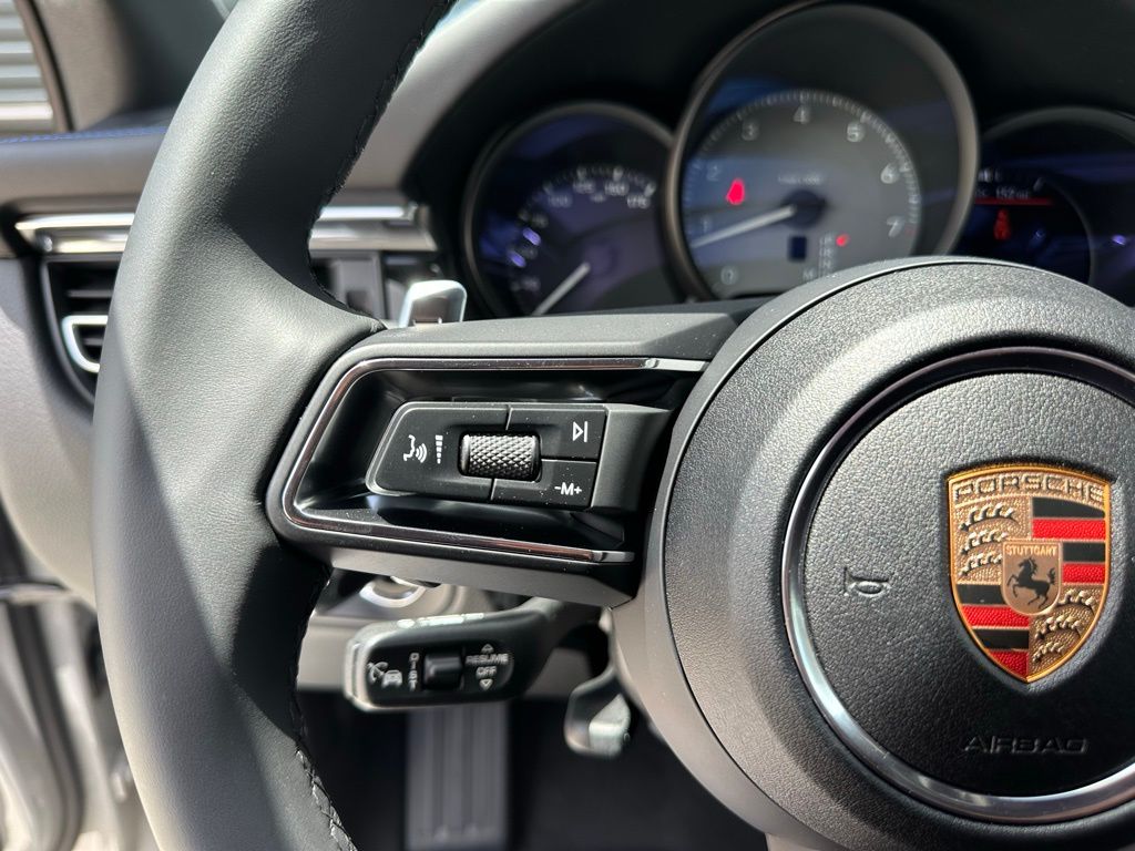 Thumbnail: 2025 Porsche Macan - 21