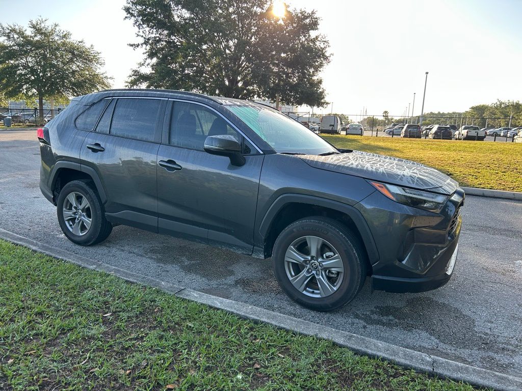 2022 Toyota RAV4 XLE 7