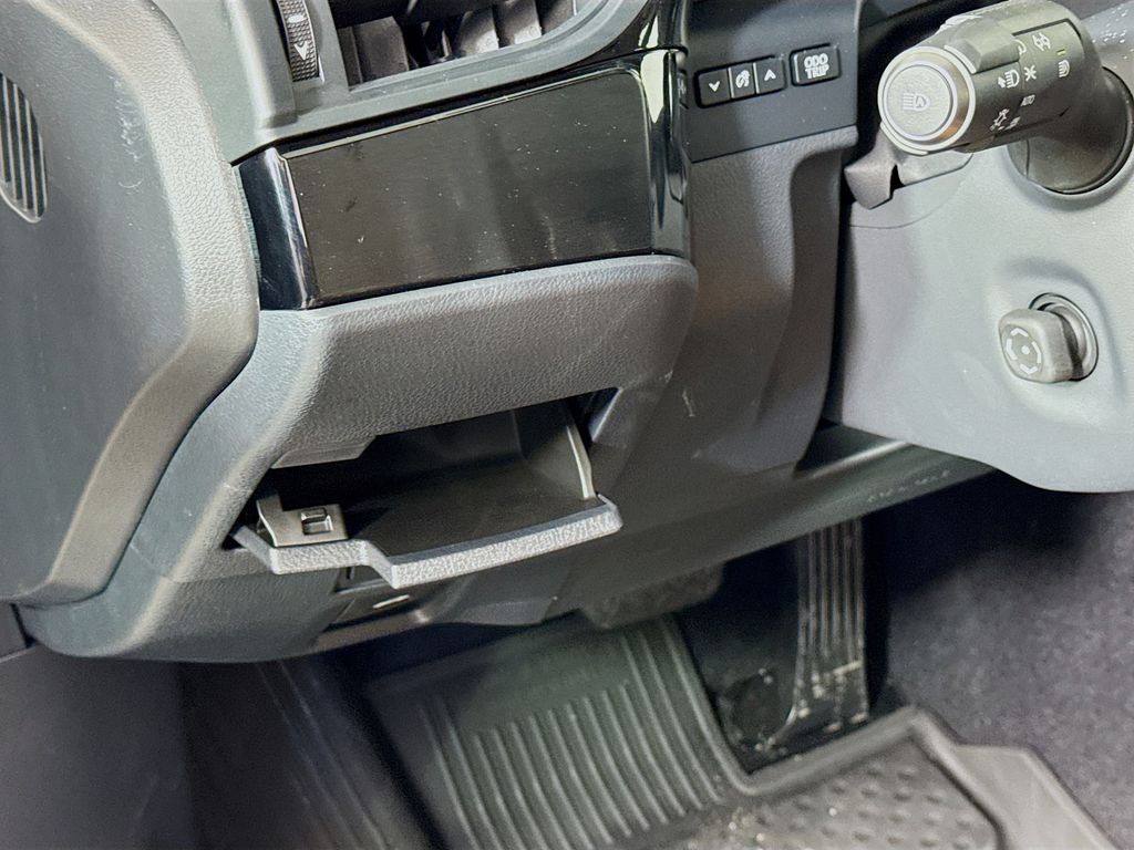 Thumbnail: 2025 Lexus ES - 10