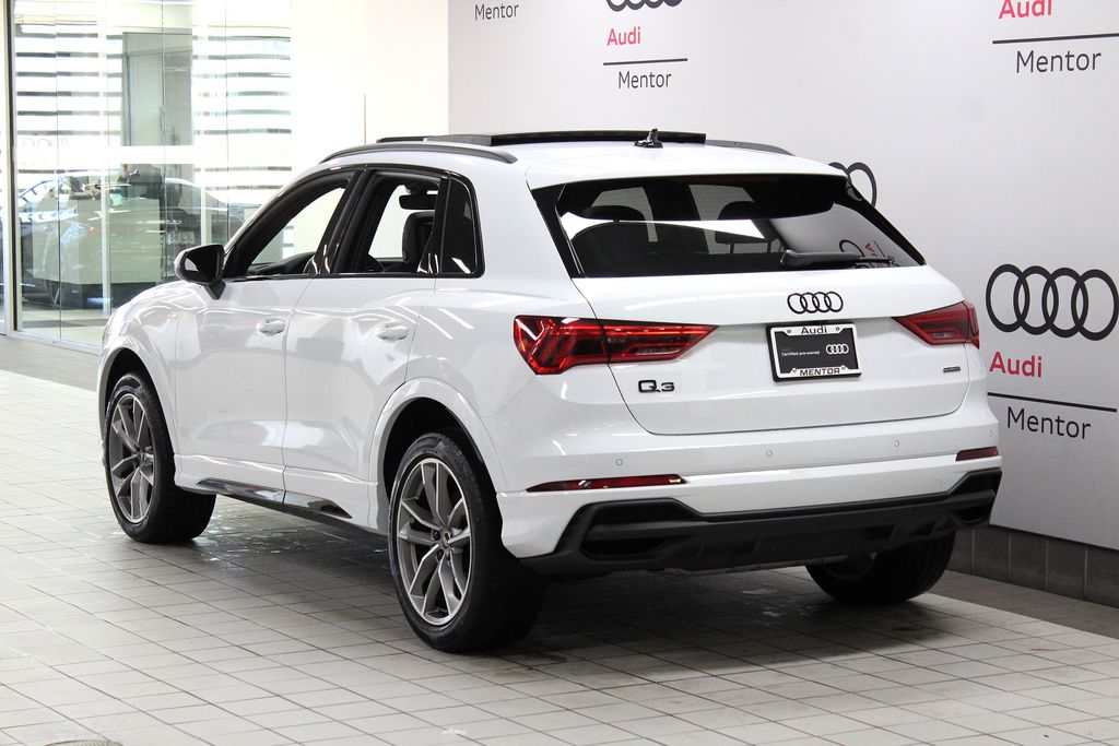 Thumbnail: 2023 Audi Q3 - 4