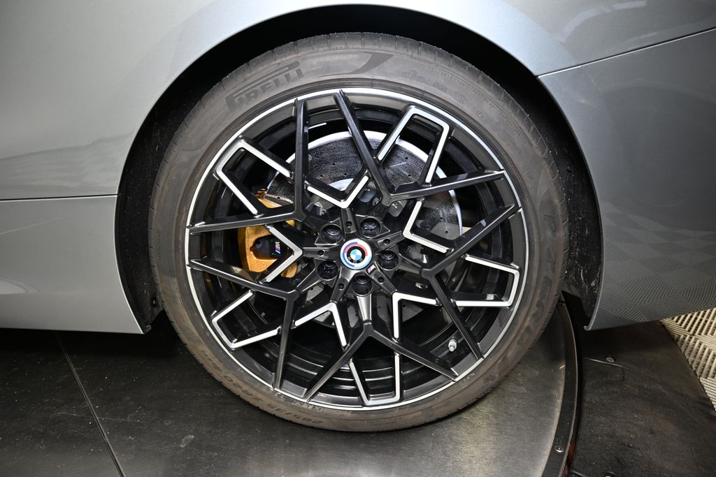 Thumbnail: 2023 BMW M8 - 20