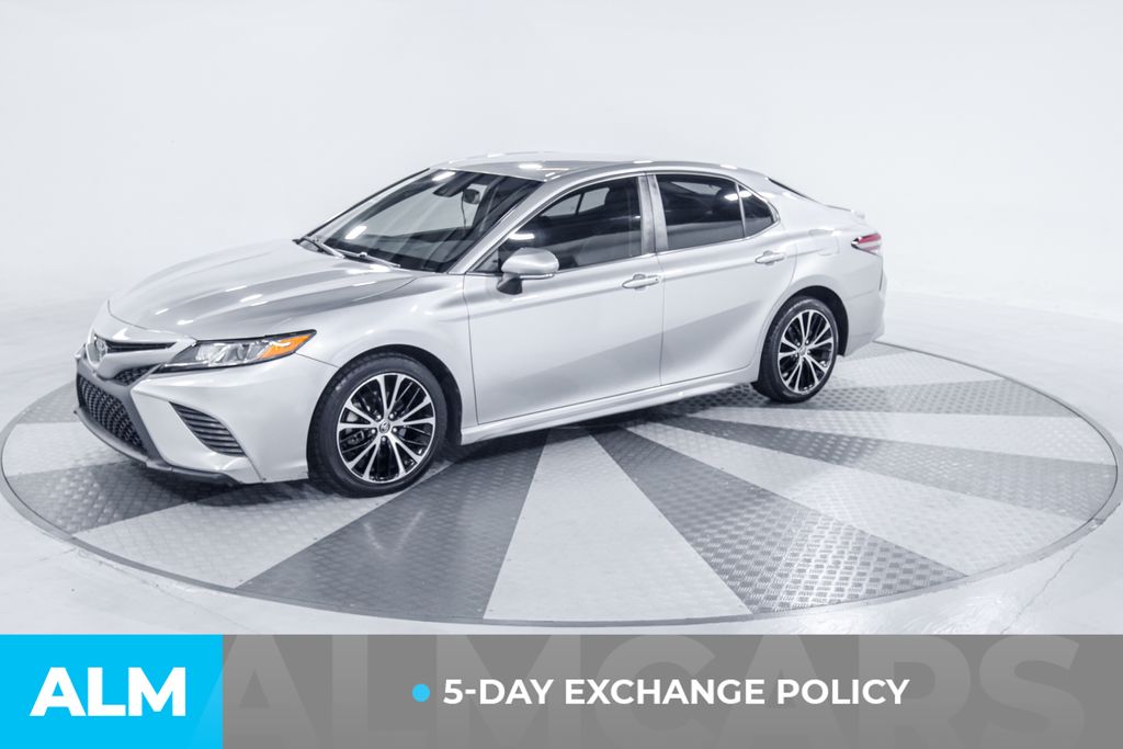 2018 Toyota Camry LE photo 3