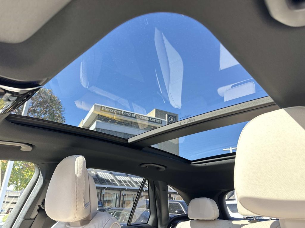 Thumbnail: 2026 Mercedes-Benz GLC - 18