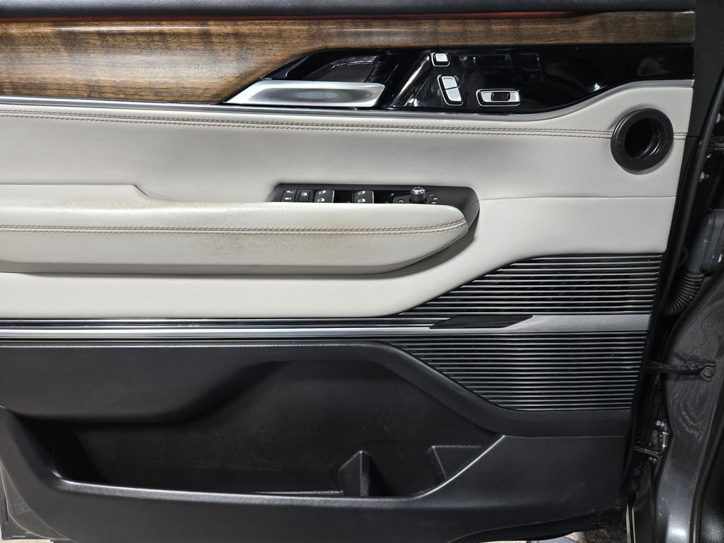 2022 Jeep Grand Wagoneer Series II - Photo 8