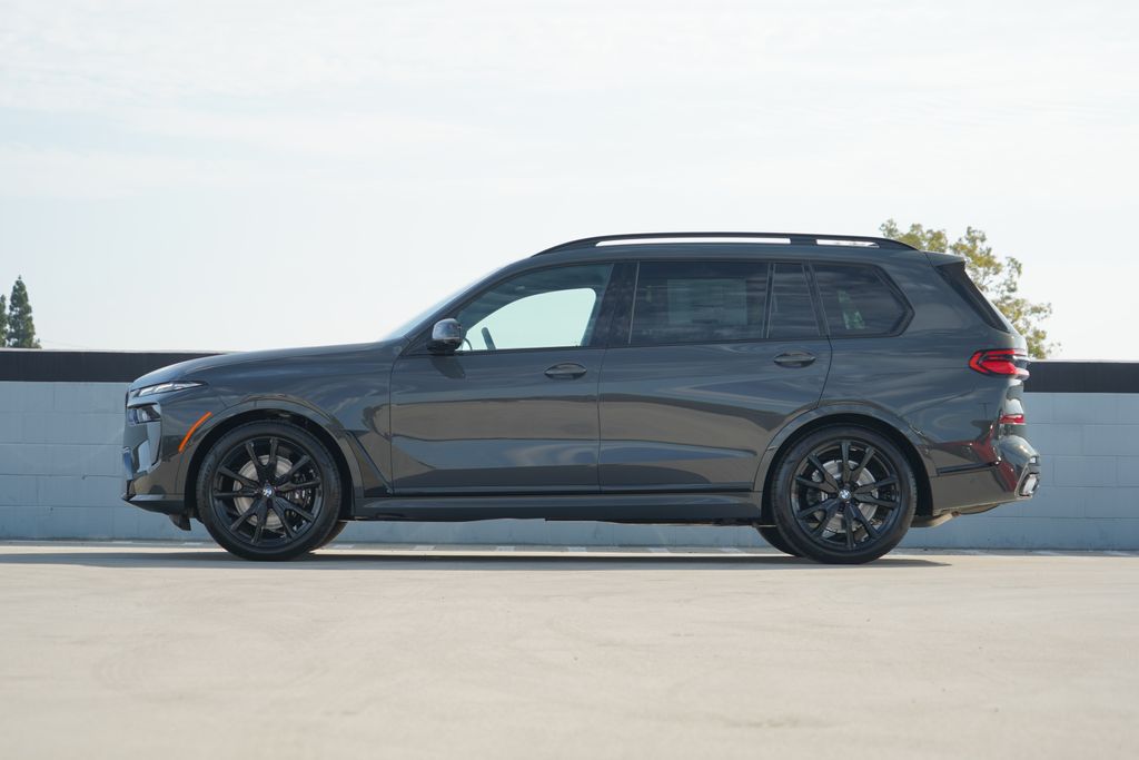 Thumbnail: 2027 BMW X7 - 4