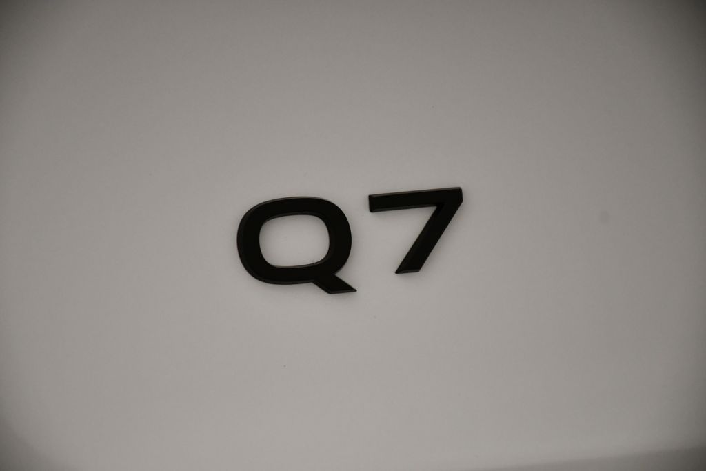 Thumbnail: 2026 Audi Q7 - 9