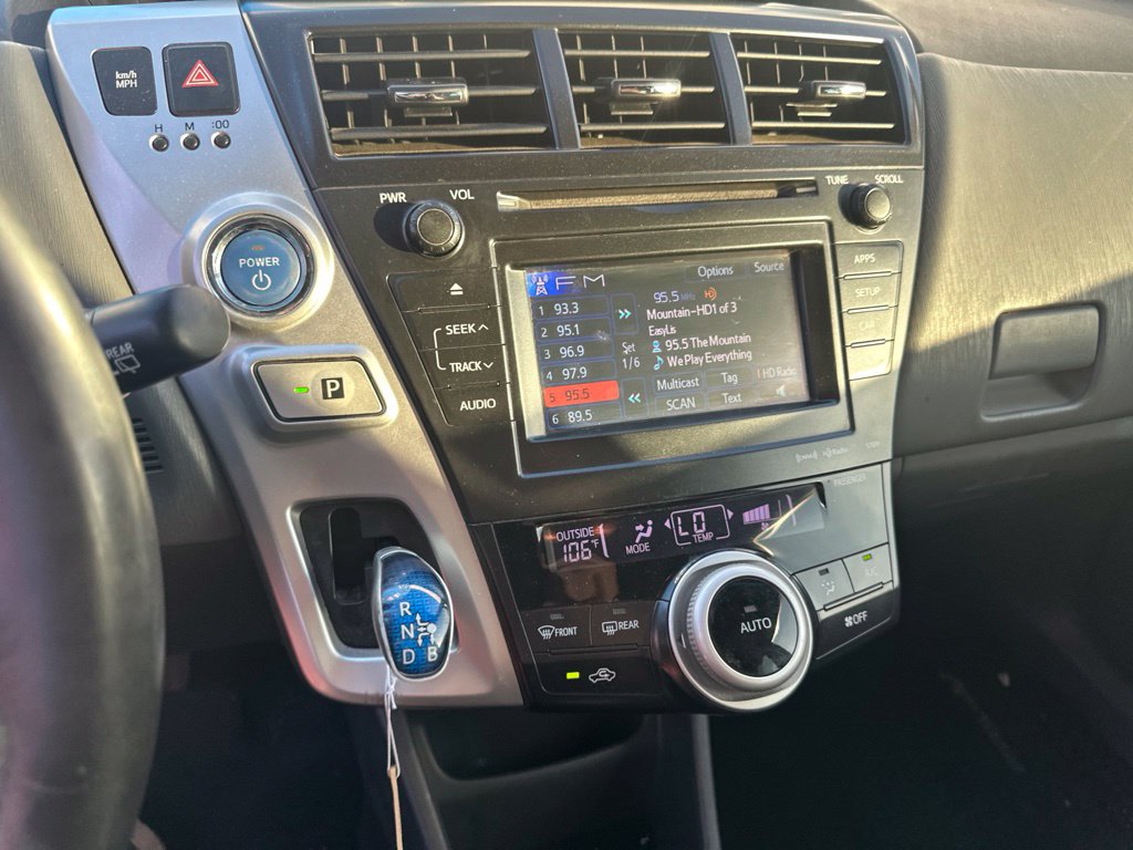 Thumbnail: 2012 Toyota Prius v - 8