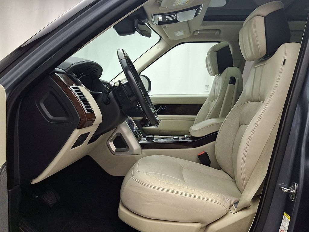 Thumbnail: 2018 Land Rover Range Rover - 14
