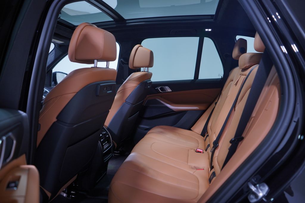 Thumbnail: 2022 BMW X5 - 9