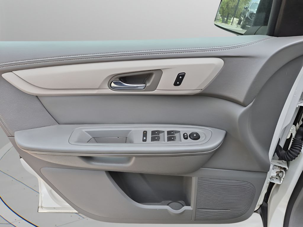 Used 2015 White Chevrolet LS image 27