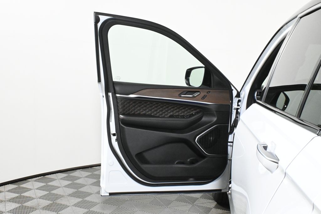 Thumbnail: 2025 Jeep Grand Cherokee L - 28