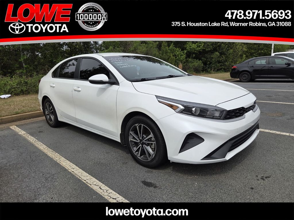 Snow White Pearl 2022 Kia Forte LXS FWD Sedan Front-Wheel Drive Continuously Variable Transmission