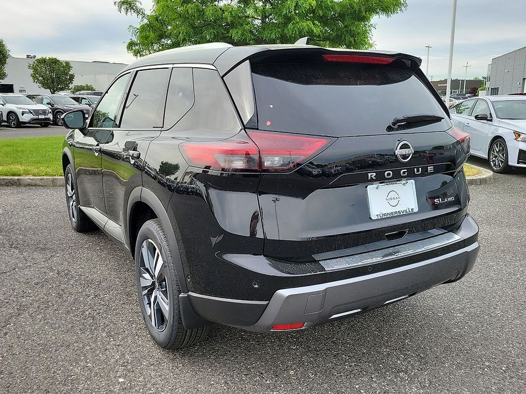 2024 Nissan Rogue SL 3