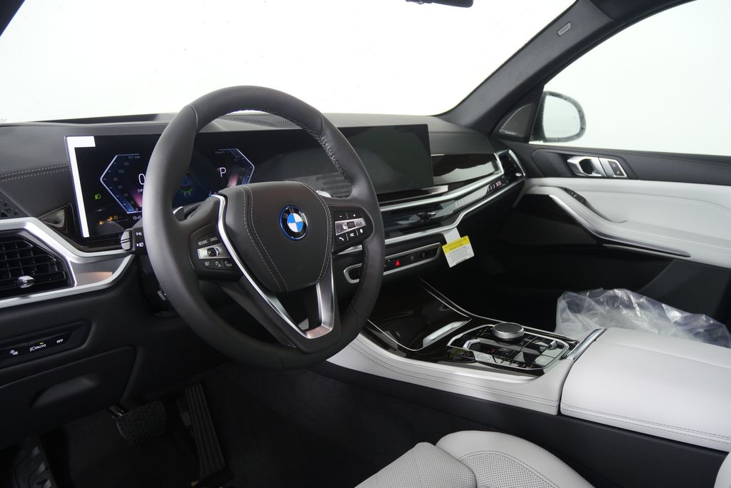 Thumbnail: 2026 BMW X5 - 12